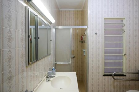 Casa à venda com 222m², 3 quartos e 4 vagasBanheiro 2