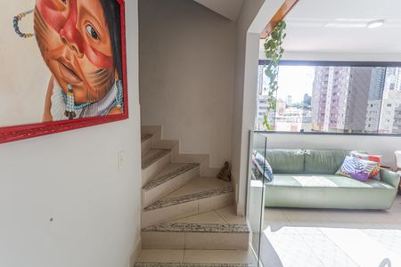 Apartamento à venda com 140m², 3 quartos e 2 vagas Apartamento à venda com 140m², 3 quartos e 2 vagasEscada de Acesso a Cobertura