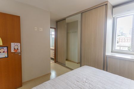 Apartamento à venda com 140m², 3 quartos e 2 vagas Apartamento à venda com 140m², 3 quartos e 2 vagasSuíte