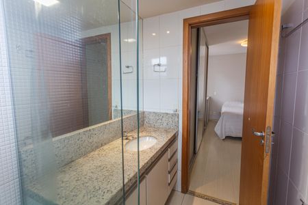 Apartamento à venda com 140m², 3 quartos e 2 vagas Apartamento à venda com 140m², 3 quartos e 2 vagasBanheiro da Suíte
