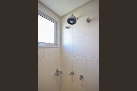 Apartamento à venda com 181m², 4 quartos e 3 vagasChuveiro da Suíte 1