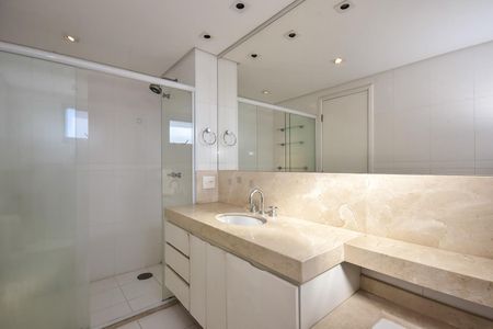 Apartamento à venda com 181m², 4 quartos e 3 vagasBanheiro Suíte 2