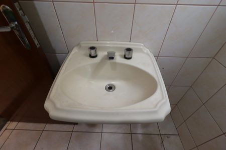 Casa à venda com 210m², 3 quartos e 2 vagasBanheiro social 1