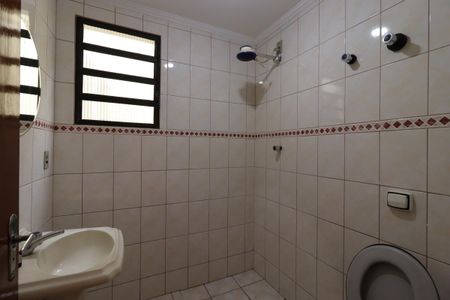 Casa à venda com 210m², 3 quartos e 2 vagasBanheiro social 1