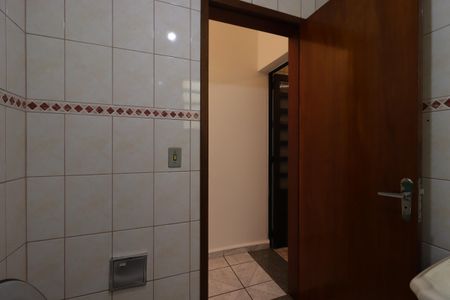 Casa à venda com 210m², 3 quartos e 2 vagasBanheiro social 1