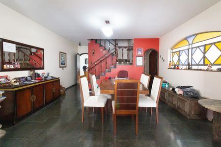 Casa à venda com 430m², 7 quartos e 5 vagasSala