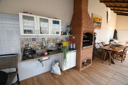 Casa para alugar com 550m², 3 quartos e 4 vagasÁrea comum - Piscina