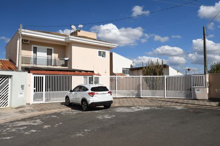 Casa para alugar com 550m², 3 quartos e 4 vagasFachada
