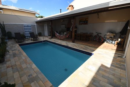 Casa para alugar com 550m², 3 quartos e 4 vagasÁrea comum - Piscina
