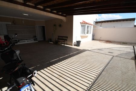 Casa para alugar com 550m², 3 quartos e 4 vagasGaragem / Quintal