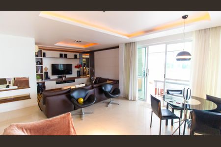 Apartamento à venda com 300m², 4 quartos e 3 vagas Apartamento à venda com 300m², 4 quartos e 3 vagasSuíte 2