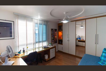 Apartamento à venda com 300m², 4 quartos e 3 vagas Apartamento à venda com 300m², 4 quartos e 3 vagasQuarto 2