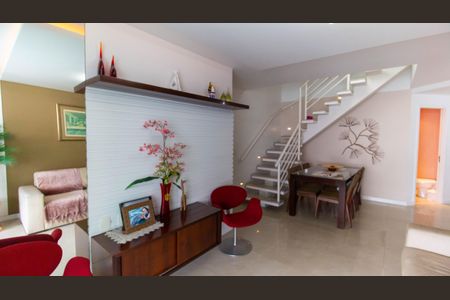 Apartamento à venda com 300m², 4 quartos e 3 vagas Apartamento à venda com 300m², 4 quartos e 3 vagasSala