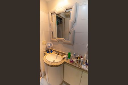 Apartamento à venda com 300m², 4 quartos e 3 vagas Apartamento à venda com 300m², 4 quartos e 3 vagasBanheiro da Suíte 1