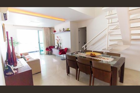 Apartamento à venda com 300m², 4 quartos e 3 vagas Apartamento à venda com 300m², 4 quartos e 3 vagasSala