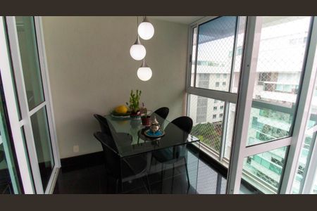 Apartamento à venda com 300m², 4 quartos e 3 vagas Apartamento à venda com 300m², 4 quartos e 3 vagasSala de Jantar