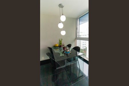 Apartamento à venda com 300m², 4 quartos e 3 vagas Apartamento à venda com 300m², 4 quartos e 3 vagasSala de Jantar