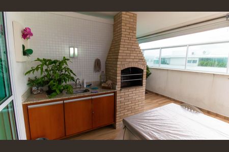 Apartamento à venda com 300m², 4 quartos e 3 vagas Apartamento à venda com 300m², 4 quartos e 3 vagasÁrea comum - Churrasqueira