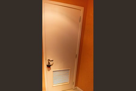 Apartamento à venda com 300m², 4 quartos e 3 vagas Apartamento à venda com 300m², 4 quartos e 3 vagasLavabo