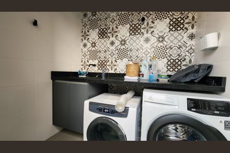 Casa de condomínio à venda com 188m², 3 quartos e 4 vagas Casa de condomínio à venda com 188m², 3 quartos e 4 vagasLavanderia