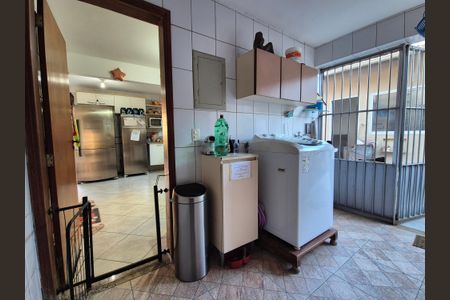 Casa à venda com 320m², 4 quartos e 3 vagas Casa à venda com 320m², 4 quartos e 3 vagasÁrea de Serviço