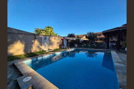 Casa à venda com 320m², 4 quartos e 3 vagas Casa à venda com 320m², 4 quartos e 3 vagasÁrea externa