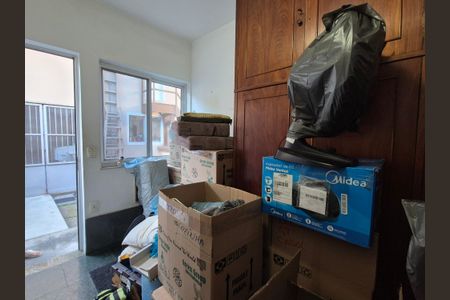 Casa à venda com 320m², 4 quartos e 3 vagas Casa à venda com 320m², 4 quartos e 3 vagasQuarto de Serviço