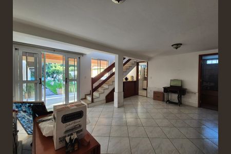 Casa à venda com 320m², 4 quartos e 3 vagas Casa à venda com 320m², 4 quartos e 3 vagasCasa 2 - Sala