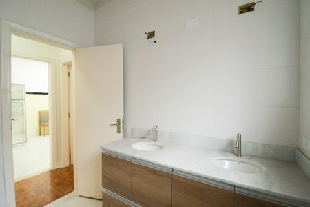 Casa à venda com 122m², 2 quartos e 4 vagasBanheiro