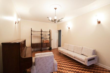 Casa à venda com 122m², 2 quartos e 4 vagasSala