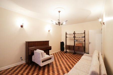 Casa à venda com 122m², 2 quartos e 4 vagasSala