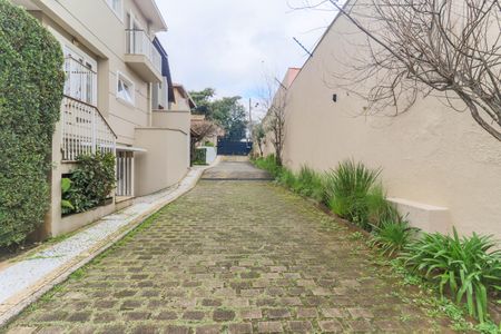 Casa de condomínio à venda com 420m², 4 quartos e 7 vagas Casa de condomínio à venda com 420m², 4 quartos e 7 vagasÁrea comum