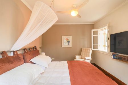 Casa de condomínio à venda com 420m², 4 quartos e 7 vagas Casa de condomínio à venda com 420m², 4 quartos e 7 vagasSuíte 1