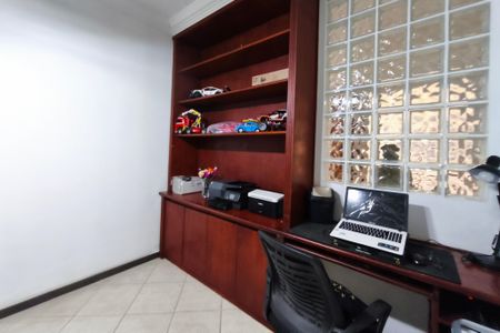 Casa à venda com 290m², 3 quartos e 2 vagas Casa à venda com 290m², 3 quartos e 2 vagasEscritório