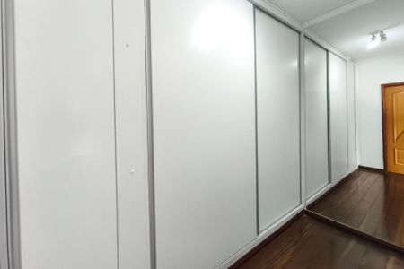 Casa à venda com 290m², 3 quartos e 2 vagas Casa à venda com 290m², 3 quartos e 2 vagasCloset Suíte