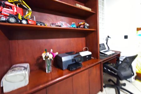 Casa à venda com 290m², 3 quartos e 2 vagas Casa à venda com 290m², 3 quartos e 2 vagasEscritório