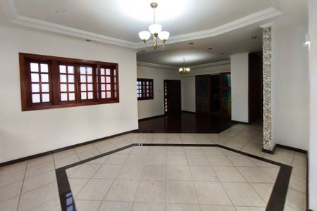 Casa à venda com 290m², 3 quartos e 2 vagas Casa à venda com 290m², 3 quartos e 2 vagasSala de Jantar