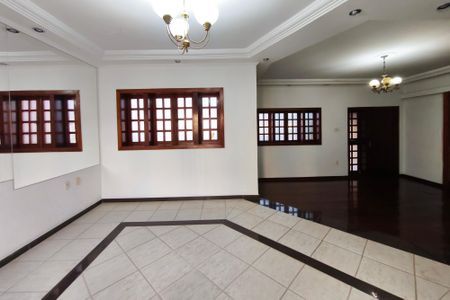 Casa à venda com 290m², 3 quartos e 2 vagas Casa à venda com 290m², 3 quartos e 2 vagasSala de Jantar