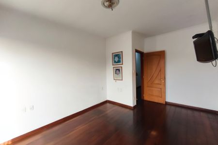 Casa à venda com 290m², 3 quartos e 2 vagas Casa à venda com 290m², 3 quartos e 2 vagas Suíte