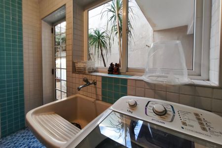 Casa à venda com 290m², 3 quartos e 2 vagas Casa à venda com 290m², 3 quartos e 2 vagasÁrea de Serviço