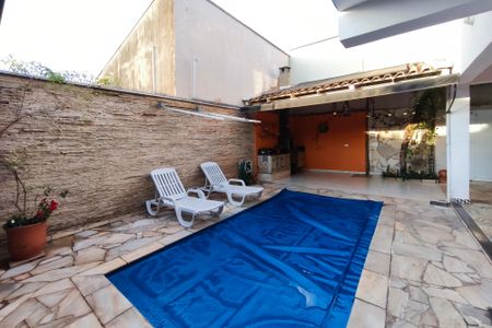 Casa à venda com 290m², 3 quartos e 2 vagas Casa à venda com 290m², 3 quartos e 2 vagasQuintal - Piscina