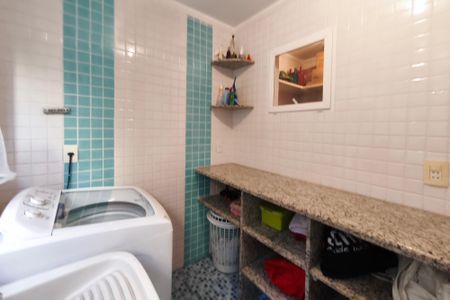 Casa à venda com 290m², 3 quartos e 2 vagas Casa à venda com 290m², 3 quartos e 2 vagasÁrea de Serviço