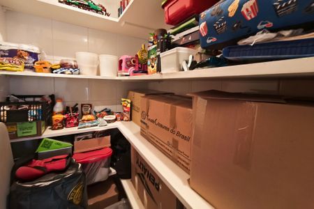 Casa à venda com 290m², 3 quartos e 2 vagas Casa à venda com 290m², 3 quartos e 2 vagasDespensa