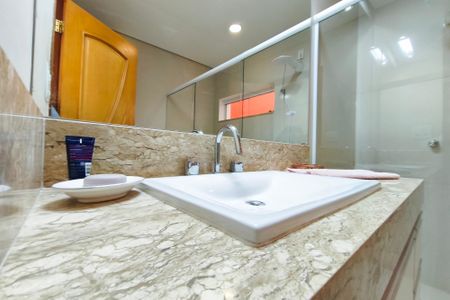 Casa à venda com 290m², 3 quartos e 2 vagas Casa à venda com 290m², 3 quartos e 2 vagasBanheiro Suíte