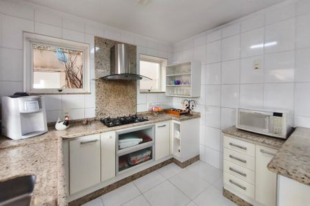 Casa à venda com 290m², 3 quartos e 2 vagas Casa à venda com 290m², 3 quartos e 2 vagasCozinha