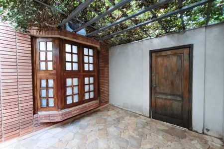 Casa à venda com 290m², 3 quartos e 2 vagas Casa à venda com 290m², 3 quartos e 2 vagasFachada