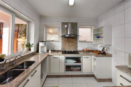 Casa à venda com 290m², 3 quartos e 2 vagas Casa à venda com 290m², 3 quartos e 2 vagasCozinha