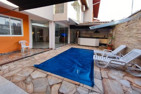 Casa à venda com 290m², 3 quartos e 2 vagas Casa à venda com 290m², 3 quartos e 2 vagasQuintal - Piscina