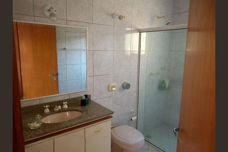 Casa à venda com 700m², 7 quartos e 6 vagasBanheiro 6 da casa 1