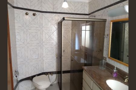 Casa à venda com 700m², 7 quartos e 6 vagasBanheiro 3 da casa 1